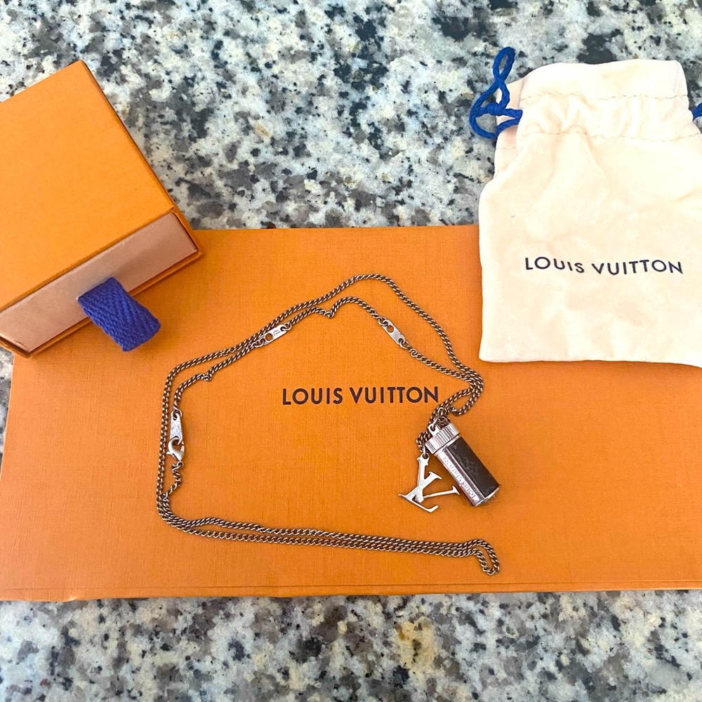 Men’s Louis Vuitton Chain.
